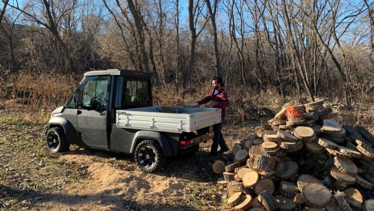 electric utility vehicle with 4-wheel drive