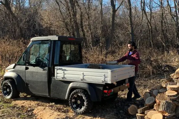 electric utility vehicle with 4-wheel drive